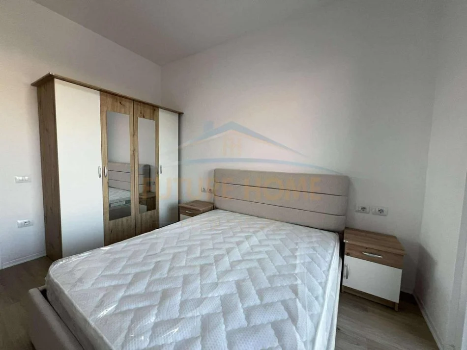 Tirane, jepet me qera apartament 1+1+Ballkon Kati 10, 59 m² 500 € (Rruga e Kavajes)