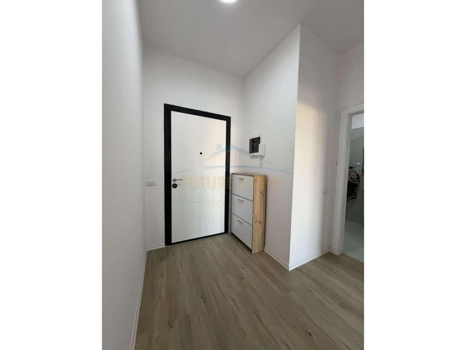 Tirane, jepet me qera apartament 1+1+Ballkon Kati 10, 59 m² 500 € (Rruga e Kavajes)