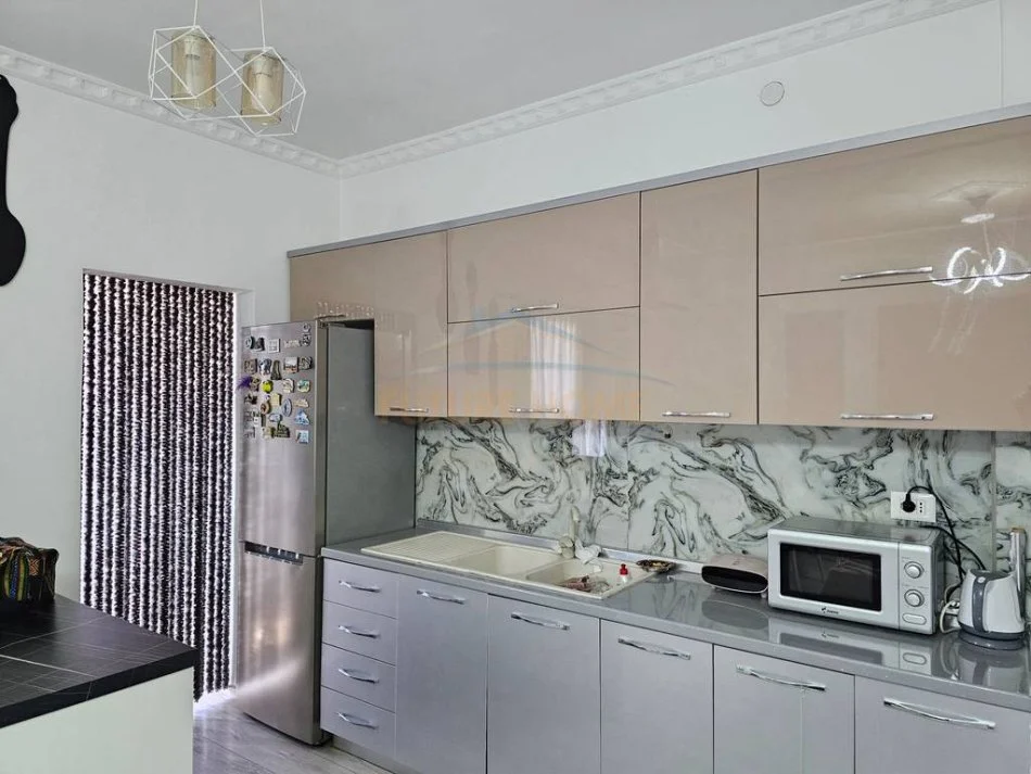 Tirane, shitet apartament 1+1+Ballkon Kati 4, 66 m² 120.000 € (Don Bosko)