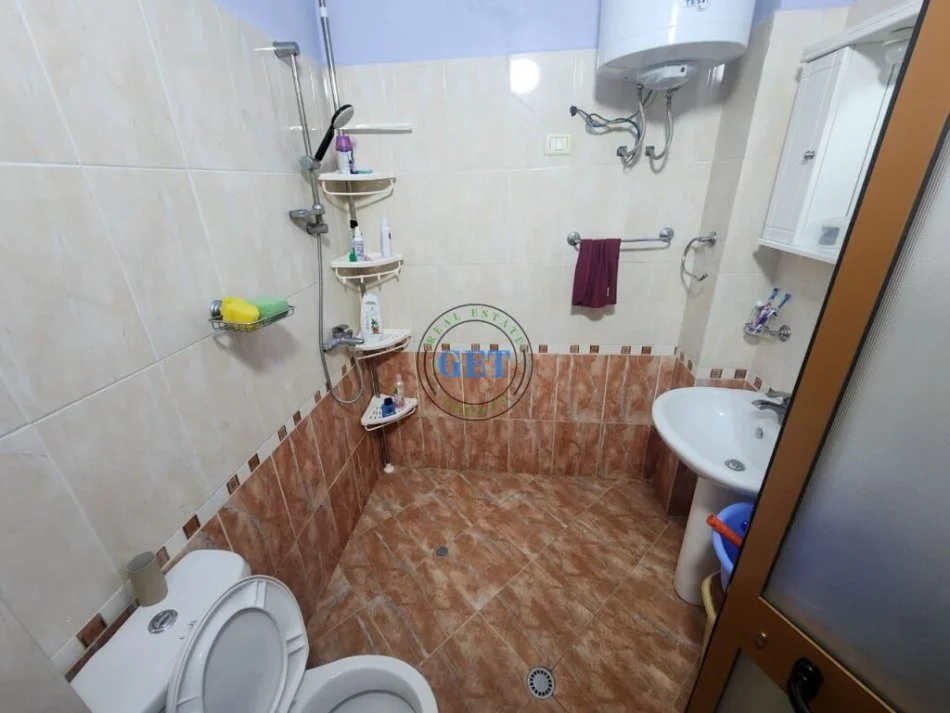 Durres, jepet me qera apartament 1+1+Ballkon Kati 1, 67 m² 300 € (Shkembi Kavajes , Durres)