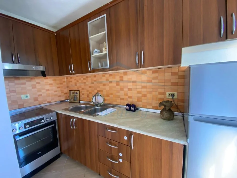 Tirane, jepet me qera apartament 1+1 Kati 4, 70 m² 500 € 