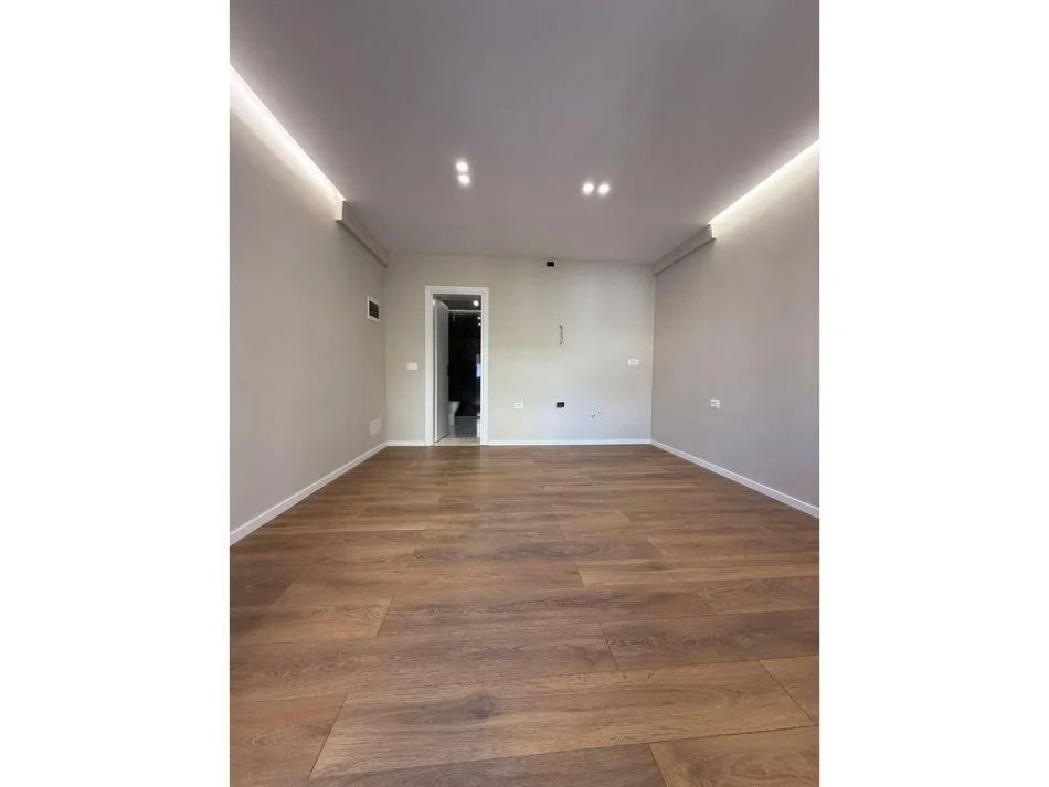 Tirane, shitet garsonier 1+1 Kati 1, 27 m² 84.500 € (Rruga e Elbasanit)