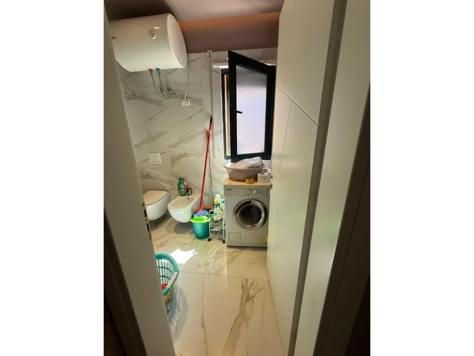 Tirane, shitet apartament 1+1+Ballkon Kati 5, 77 m² 140.000 € (GREEN CITY)   DB54990