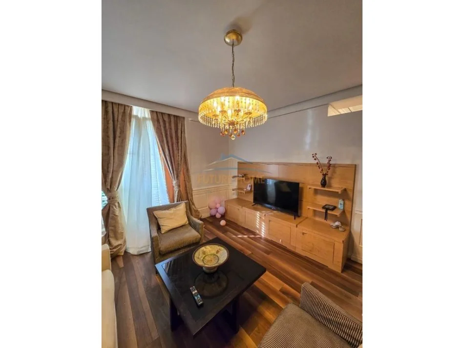 Tirane, jepet me qera apartament 1+1 Kati 1, 75 m² 800 € 