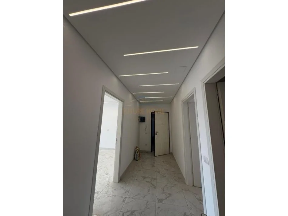 shitet apartament 2+1 Kati 7, 122 m² 112.000 € (Kamez)