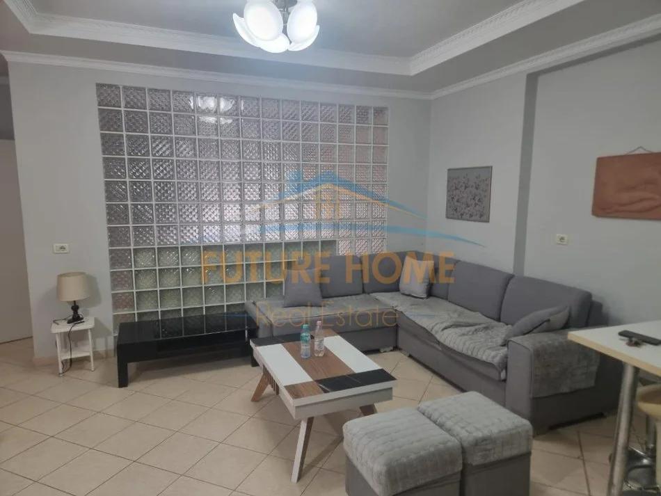 Tirane, jepet me qera apartament 1+1 Kati 1, 75 m² 350 € 
