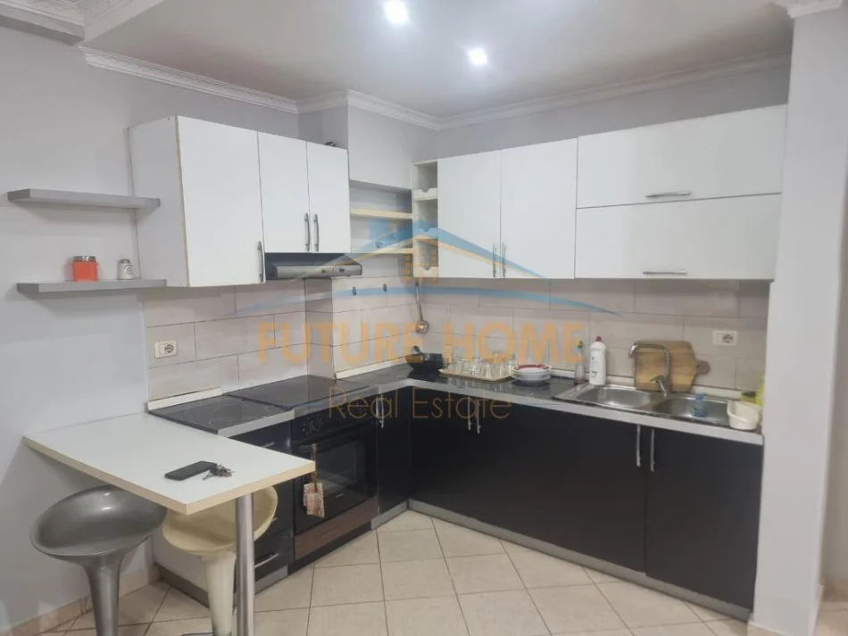 Tirane, jepet me qera apartament 1+1 Kati 1, 75 m² 350 € 