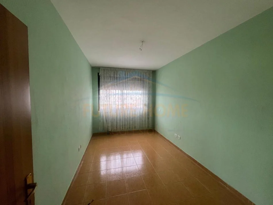 Tirane, jepet me qera apartament 3+1+Aneks+Ballkon Kati 6, 120 m² 650 € 