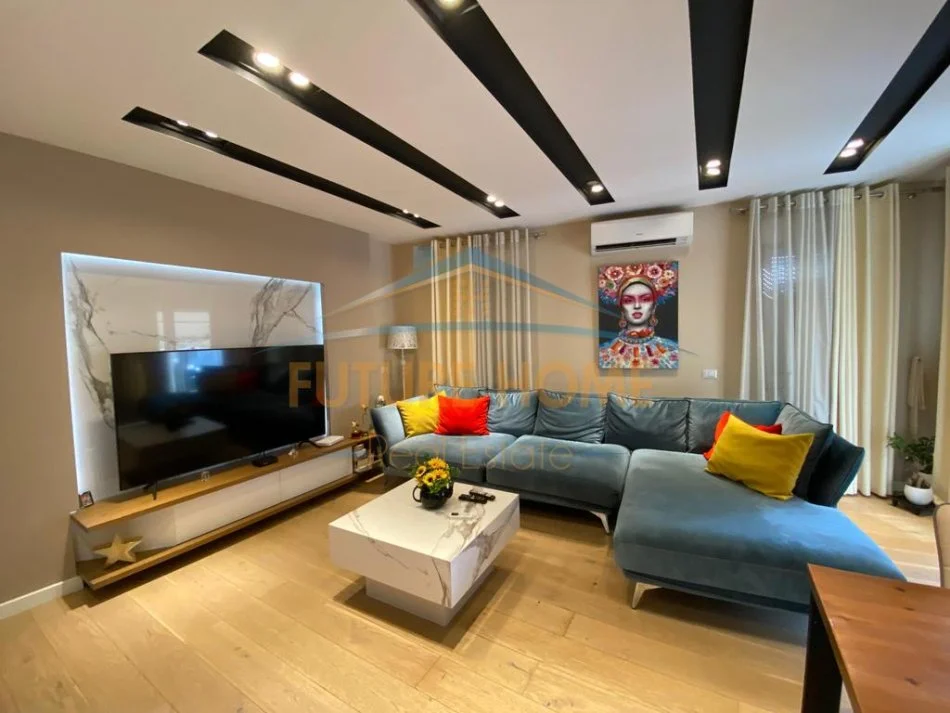 Tirane, jepet me qera apartament 2+1+Ballkon Kati 7, 91 m² 800 € (Kompleksi Magnet)