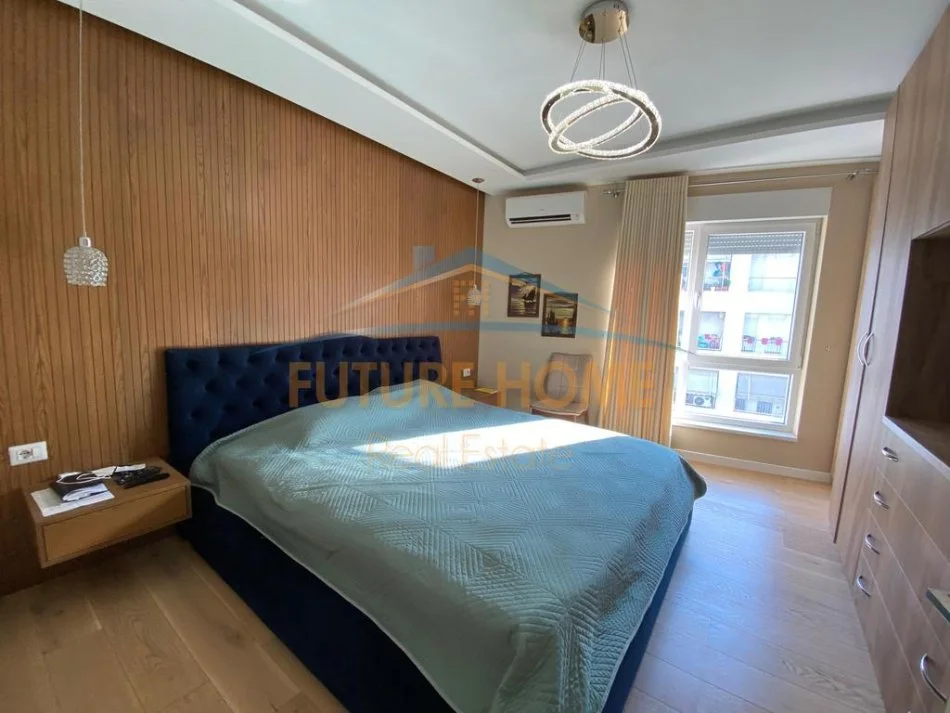 Tirane, jepet me qera apartament 2+1+Ballkon Kati 7, 91 m² 800 € (Kompleksi Magnet)
