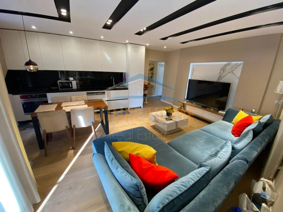 Tirane, jepet me qera apartament 2+1+Ballkon Kati 7, 91 m² 800 € (Kompleksi Magnet)