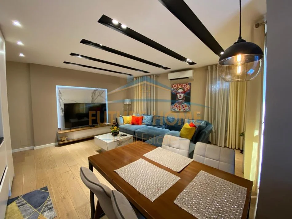 Tirane, jepet me qera apartament 2+1+Ballkon Kati 7, 91 m² 800 € (Kompleksi Magnet)