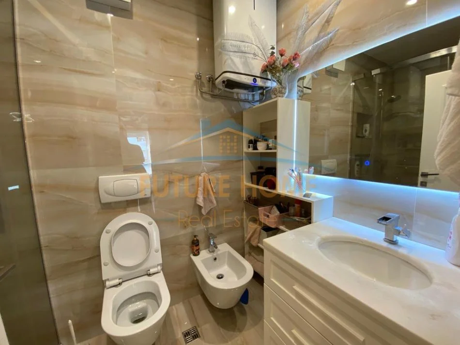 Tirane, jepet me qera apartament 2+1+Ballkon Kati 7, 91 m² 800 € (Kompleksi Magnet)