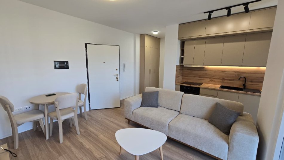 Tirane, jepet me qera apartament 1+1+Ballkon Kati 4, 60 m² 600 € (Rruga Jordan Misja)