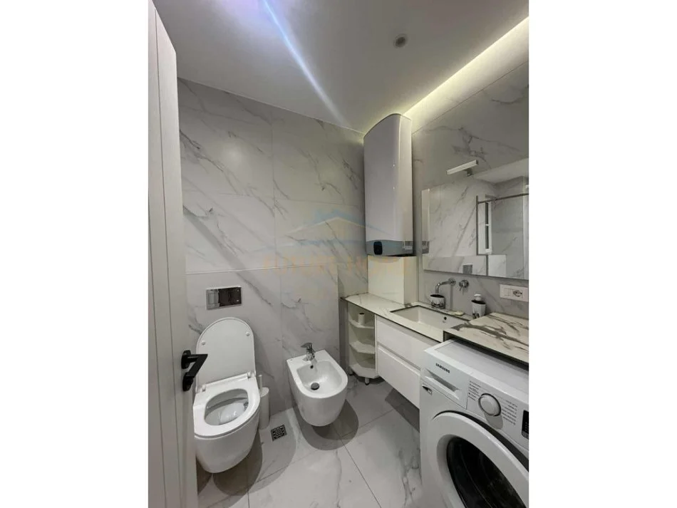Tirane, jepet me qera apartament 2+1 Kati 2, 120 m² 800 € 