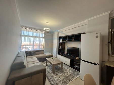 Tirane, jepet me qera apartament 1+1 Kati 3, 58 m² 500 € (prane fondacionit Eleonore)