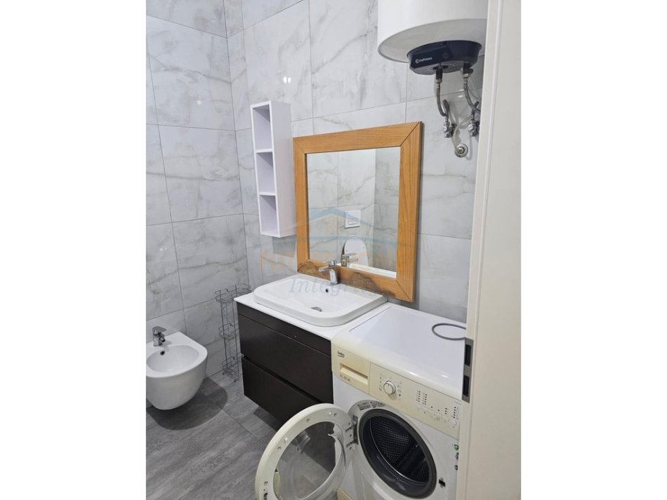 Qera, Apartament 2+1+Post Parkimi, Ali Demi, Tiranë. 500 €
