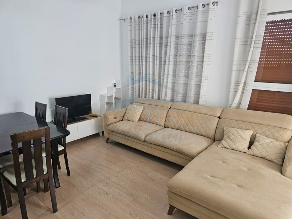 Qera, Apartament 2+1+Post Parkimi, Ali Demi, Tiranë. 500 €