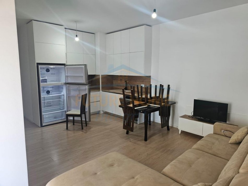 Qera, Apartament 2+1+Post Parkimi, Ali Demi, Tiranë. 500 €