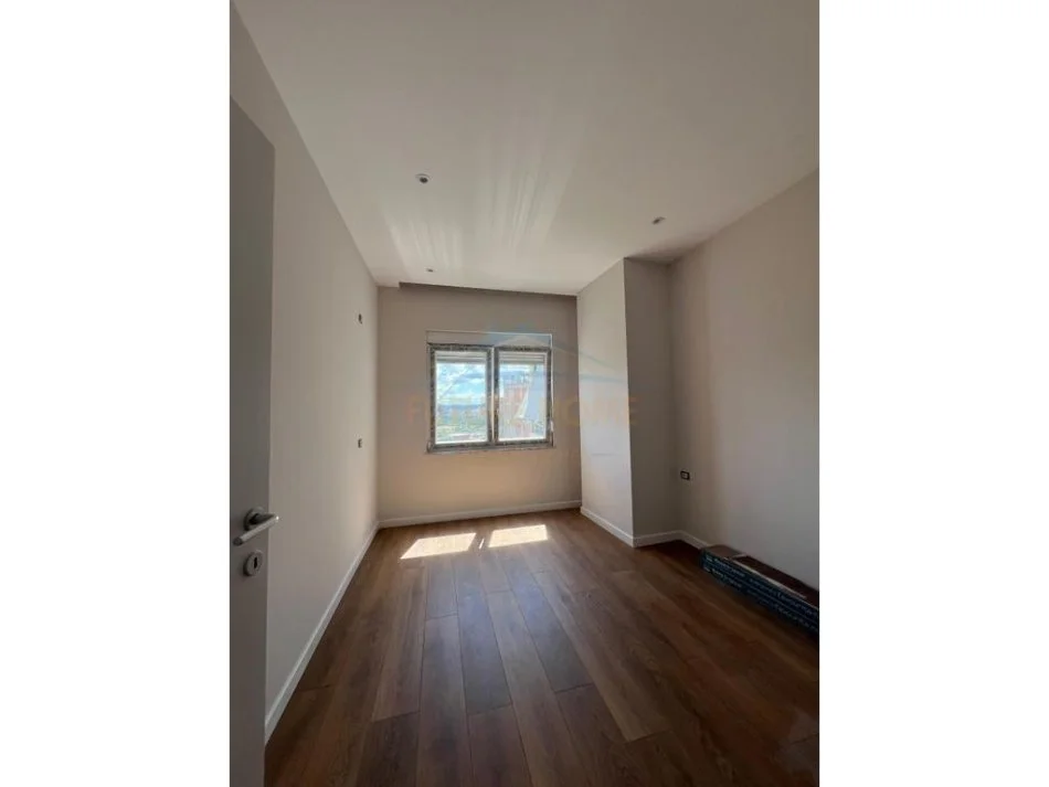 Tirane, shitet apartament 1+1+Ballkon Kati 7, 61 m² 93.000 € (Unaza e Re)