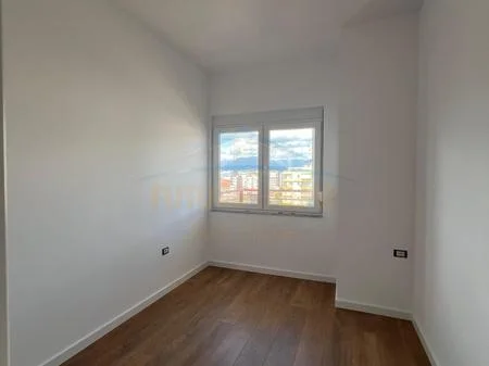 Tirane, shitet apartament 1+1 Kati 7, 64 m² 98.000 € (Unaza e Re)