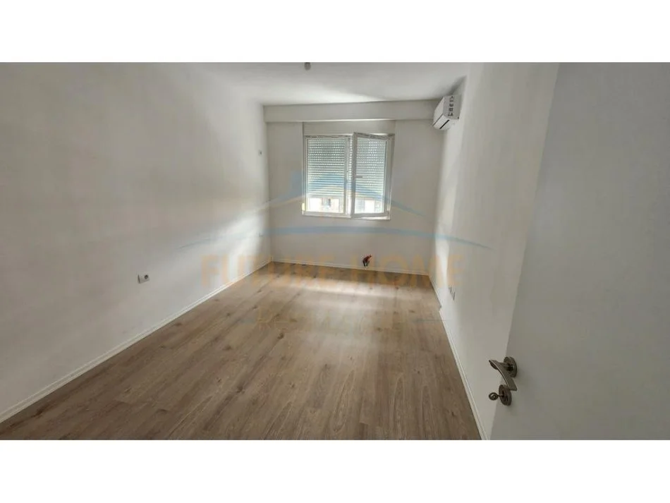 Tirane, shitet apartament 1+1+Aneks+Ballkon Kati 4, 64 m² 200.000 € (Komuna e Parisit)