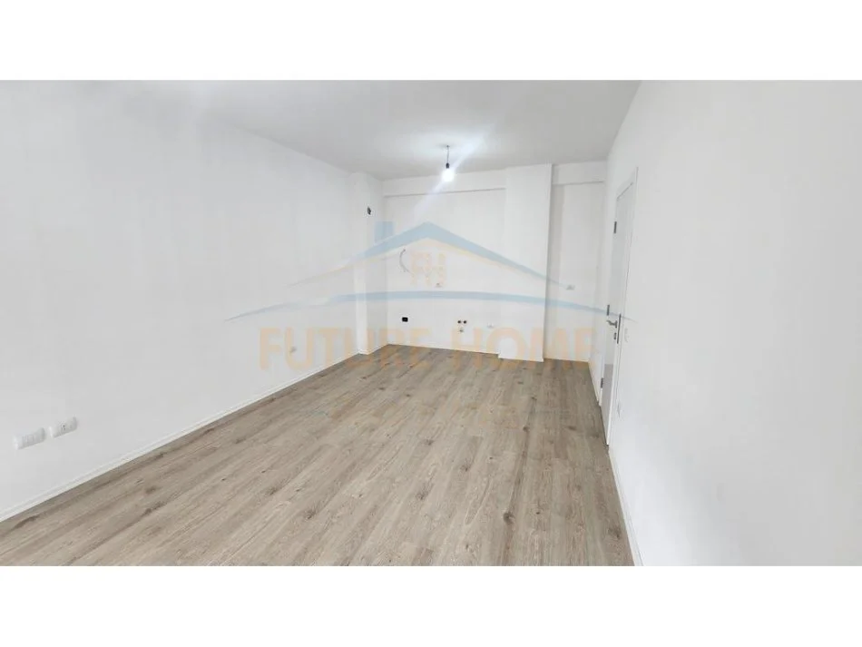 Tirane, shitet apartament 1+1+Aneks+Ballkon Kati 4, 64 m² 200.000 € (Komuna e Parisit)
