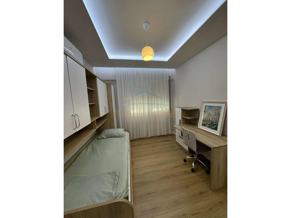 Tirane, jepet me qera apartament 2+1 Kati 11, 90 m² 850 € (Rruga e Kavajes, Tiranë)