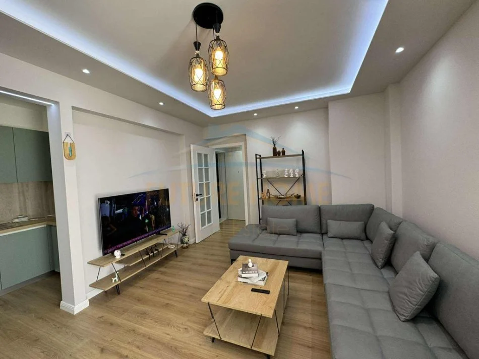 Tirane, jepet me qera apartament 2+1 Kati 11, 90 m² 850 € (Rruga e Kavajes, Tiranë)