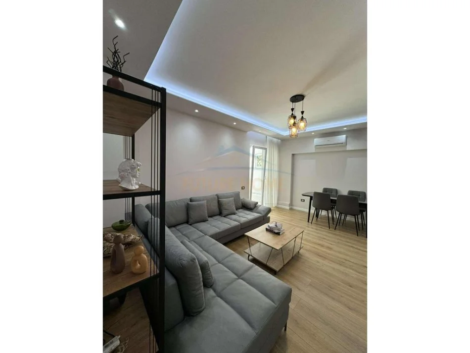 Tirane, jepet me qera apartament 2+1+Aneks Kati 11, 90 m² 850 € (Rruga e Kavajes)