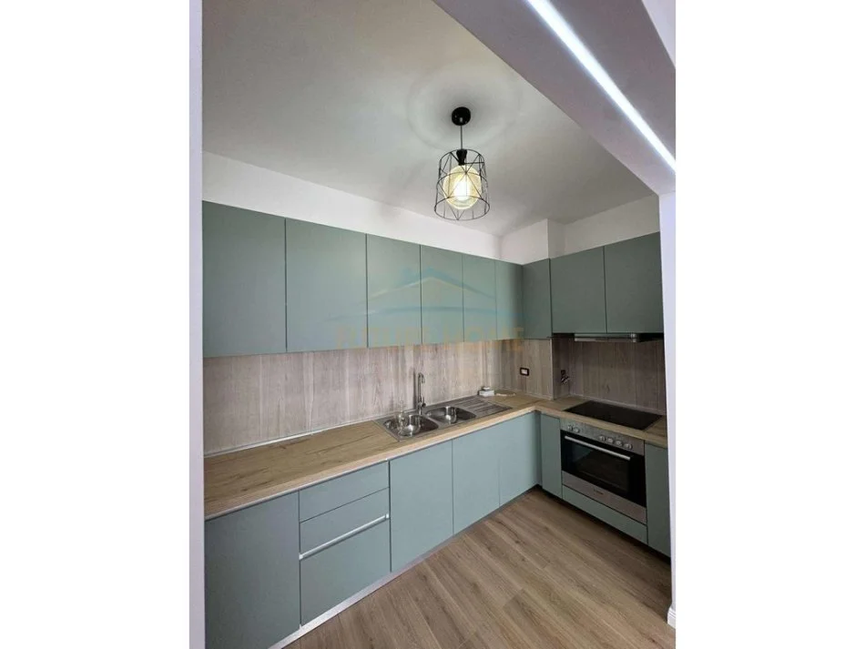 Tirane, jepet me qera apartament 2+1+Ballkon Kati 11, 90 m² 850 € (RRUGA KAVAJES)   UNA55152   UNA55152