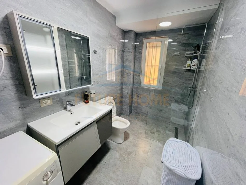 Tirane, jepet me qera apartament 2+1 Kati 4, 68 m² 1.000 € (Bllok, Garda)