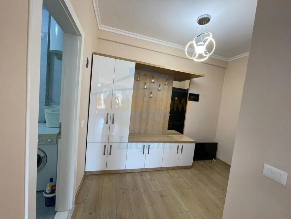 Tirane, jepet me qera apartament 2+1 Kati 2, 117 m² 1.000 € (Kopshti Zoolgjik)