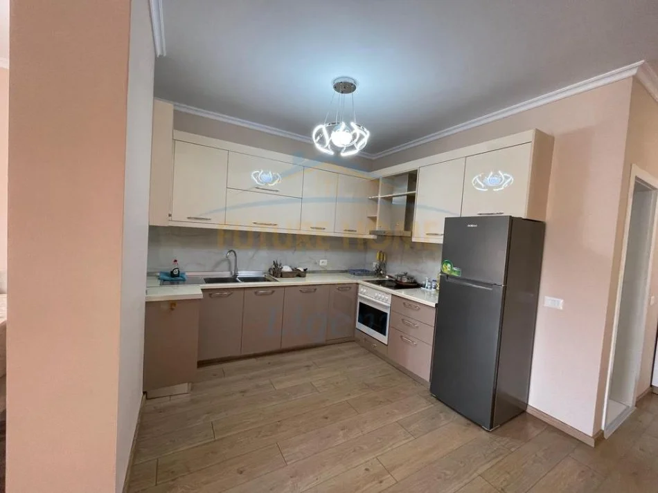 Tirane, jepet me qera apartament 2+1 Kati 2, 117 m² 1.000 € (Kopshti Zoolgjik)