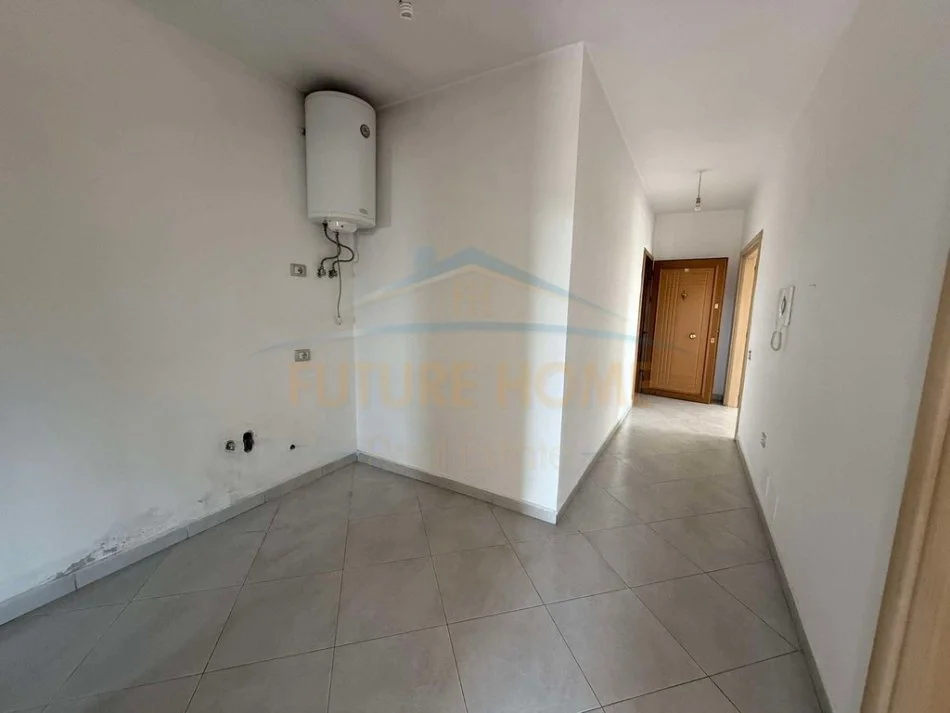 Tirane, jepet me qera apartament 2+1+Ballkon Kati 1, 98 m² 350 € (BULEVARDI BLU)   UNA55186