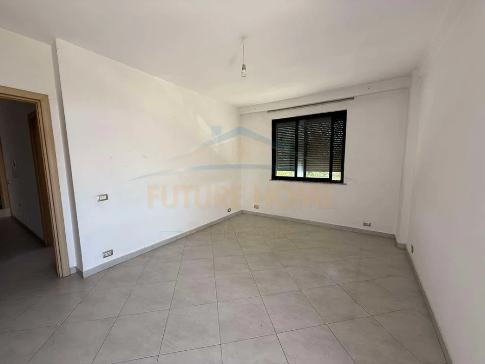 Tirane, jepet me qera apartament 2+1+Ballkon Kati 1, 98 m² 350 € (BULEVARDI BLU)   UNA55186