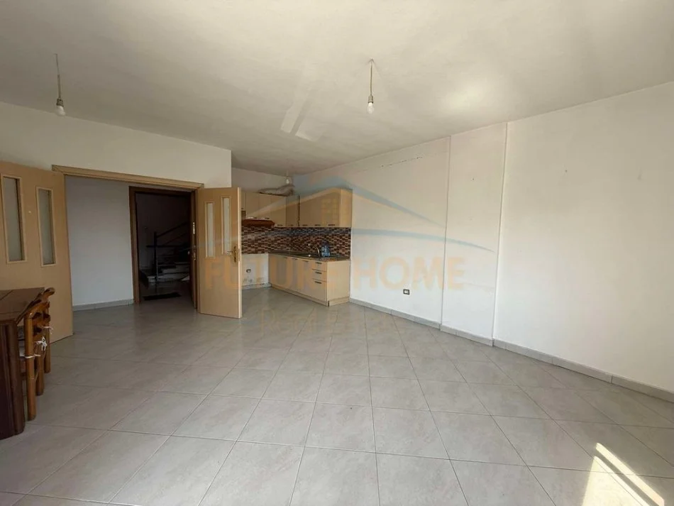 Tirane, jepet me qera apartament 2+1+Ballkon Kati 1, 98 m² 350 € (BULEVARDI BLU)   UNA55186