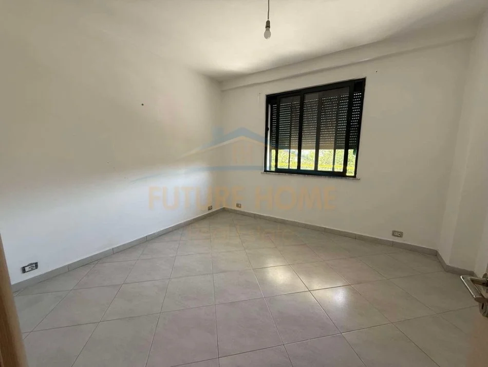Tirane, jepet me qera apartament 2+1+Ballkon Kati 1, 98 m² 350 € (BULEVARDI BLU)   UNA55186