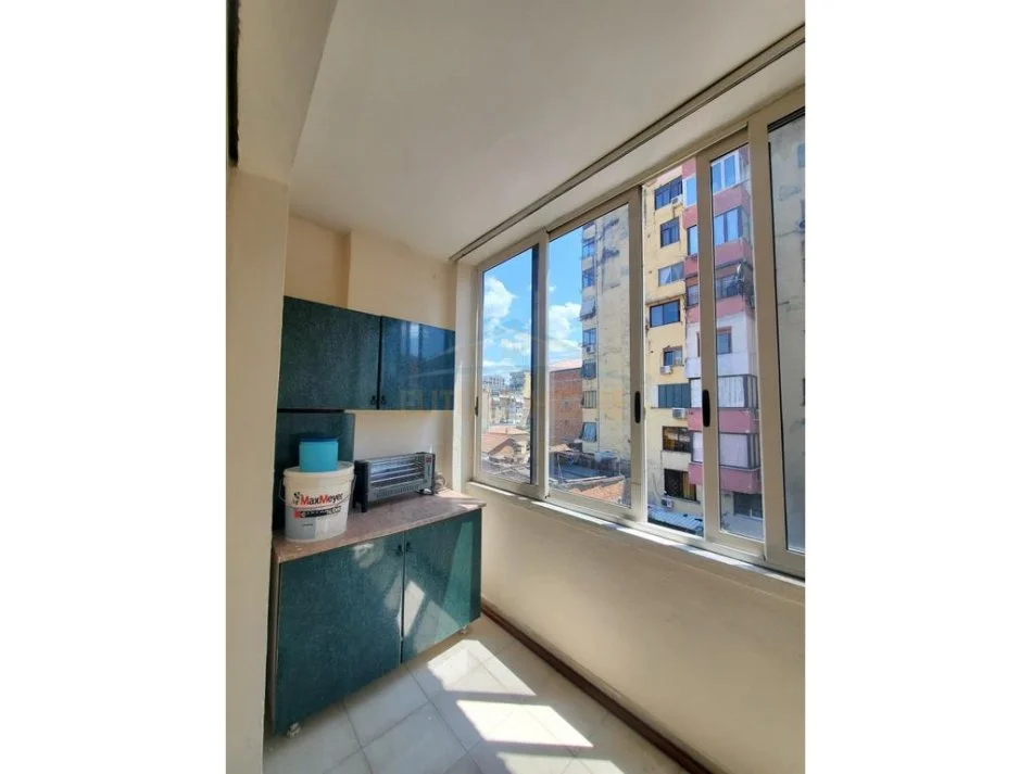 Tirane, jepet me qera apartament 2+1+Ballkon Kati 4, 600 € 