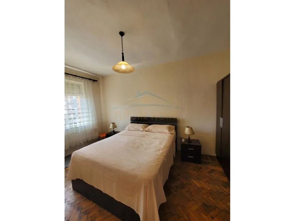 Tirane, jepet me qera apartament 2+1+Ballkon Kati 4, 600 € 