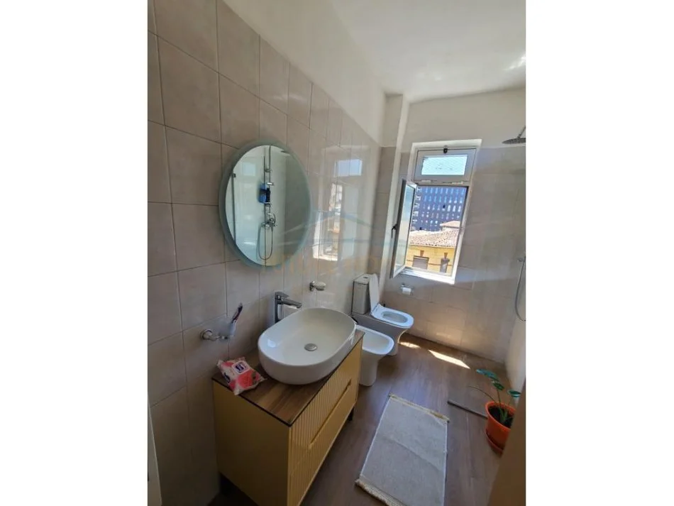 Tirane, jepet me qera apartament 2+1 Kati 4, 90 m² 600 € 