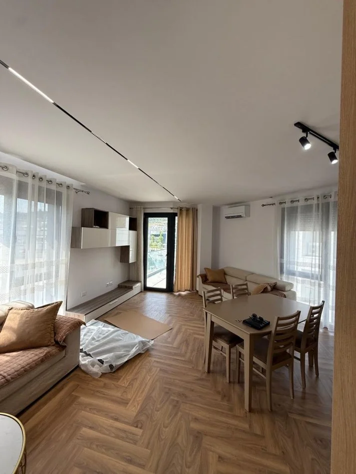 Tirane, jepet me qera apartament 2+1 Kati 3, 109 m² 1.000 € 