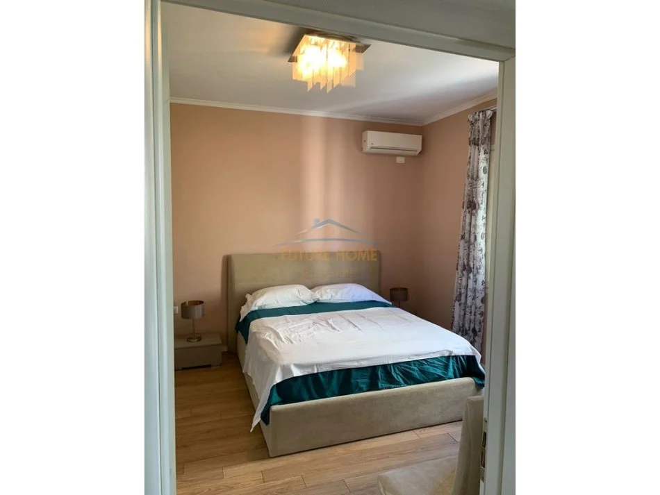 Tirane, jepet me qera apartament 1+1 Kati 3, 51 m² 550 € (Rrugen Mine Peza perballe Komisariatit nr 3)