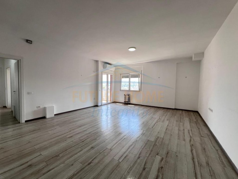 Tirane, shitet apartament 3+1+Ballkon Kati 6, 131 m²   (Ali Demi, ish markata)