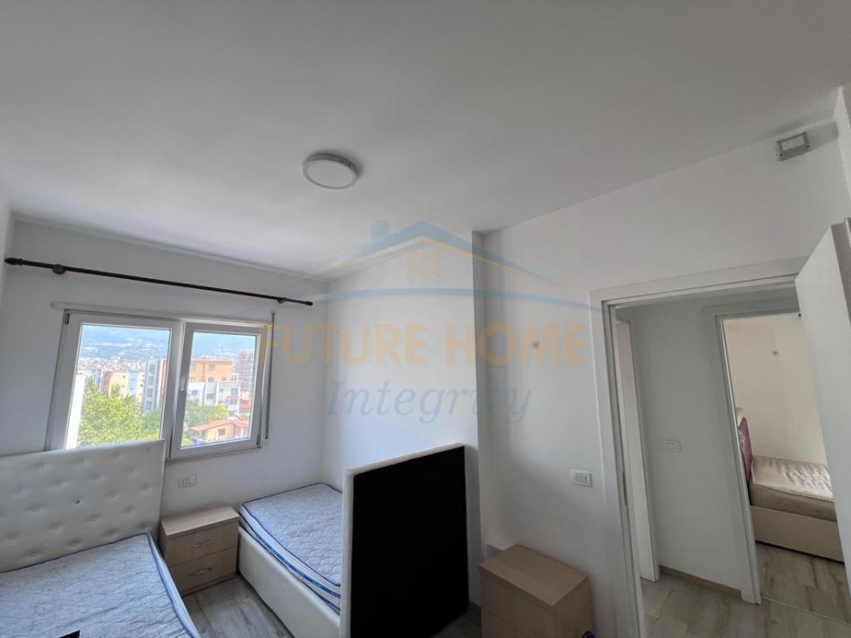 Tirane, shitet apartament 3+1+Ballkon Kati 6, 131 m²   (Ali Demi, ish markata)
