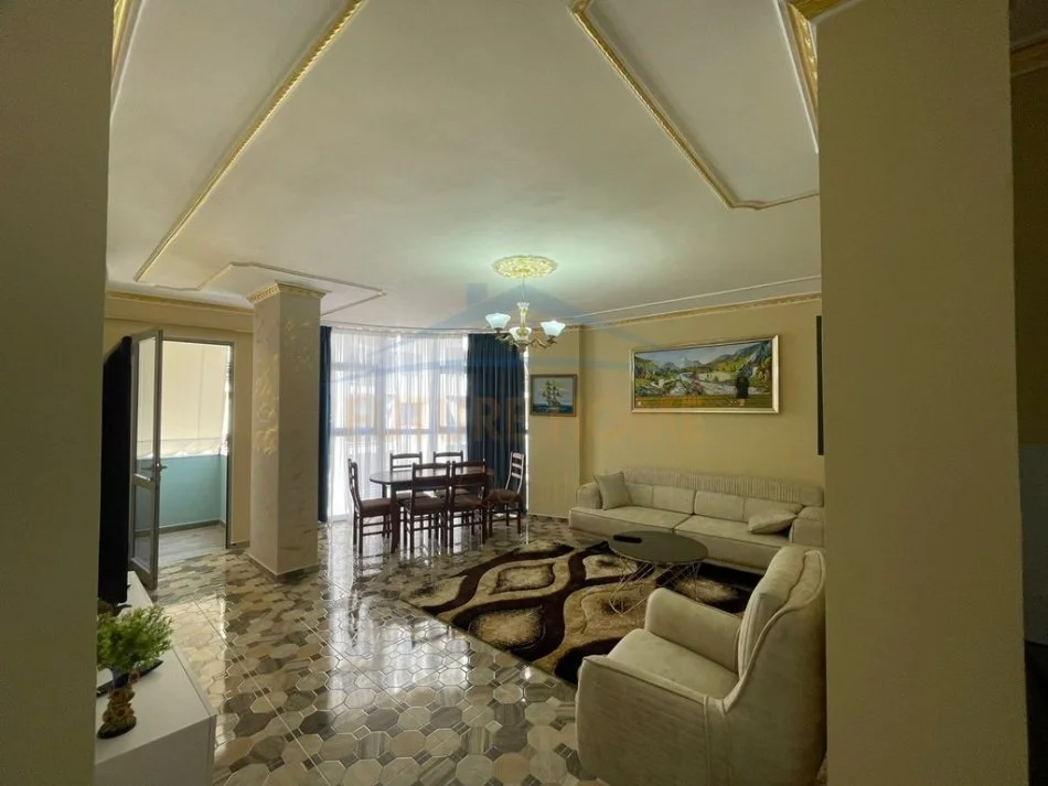 Durres, jepet me qera apartament 2+1+Ballkon Kati 4, 124 m² 600 € (Plazh Hekurulla)