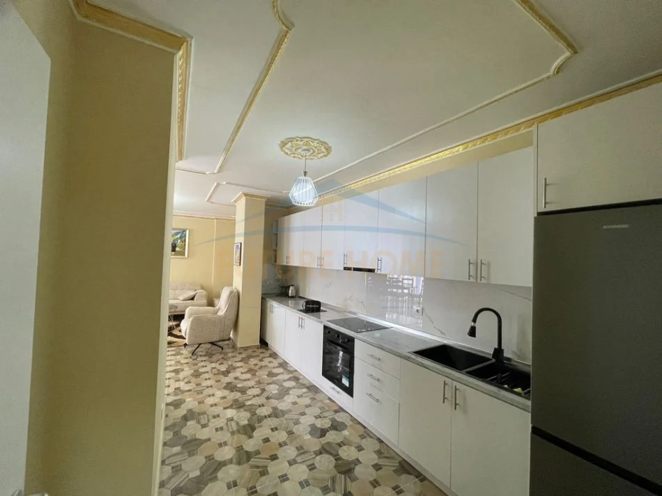 Durres, jepet me qera apartament 2+1+Aneks+Ballkon Kati 4, 124 m² 600 € (Plazh)