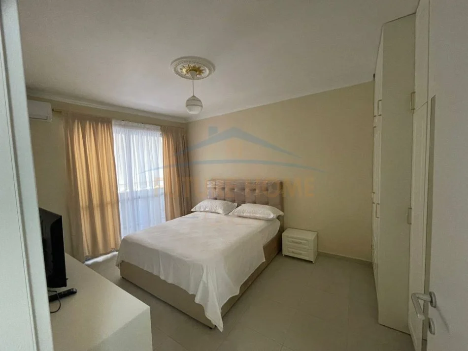 Durres, jepet me qera apartament 2+1+Ballkon Kati 4, 124 m² 600 € (Plazh Hekurulla)