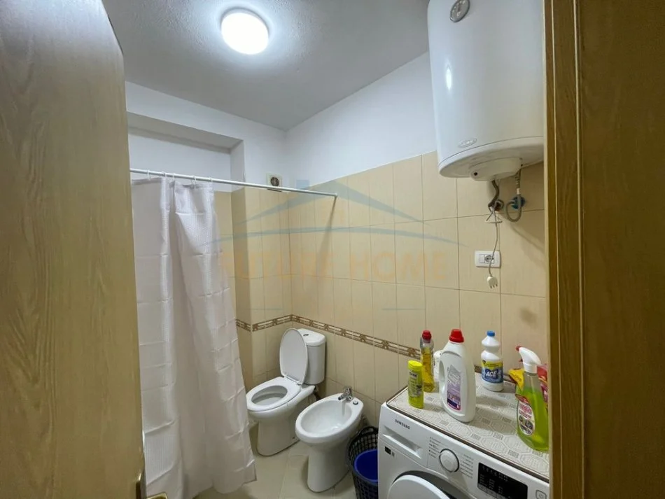 Durres, jepet me qera apartament 1+1+Ballkon Kati 2, 67 m² 450 € (Ura Dajlanit, Plazh.)