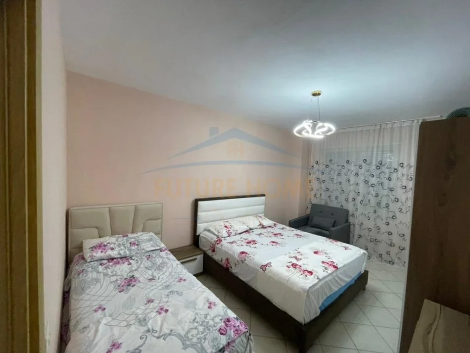 Durres, jepet me qera apartament 1+1+Ballkon Kati 2, 67 m² 450 € (Ura Dajlanit, Plazh.)